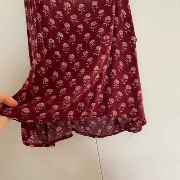 Forever21 Red Patterned Hi-Low Spaghetti Strap Crop Top Size M 🌷🌺🌷 - Picture 2 of 7